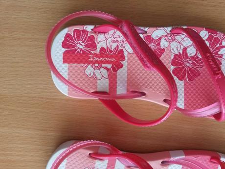 Kvietkové šľapky, 24