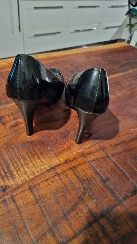 Okrúhle lakované lodičky, 38