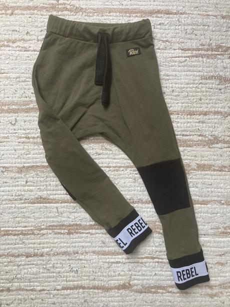 Rebel tepláky 98, rebel kids,98