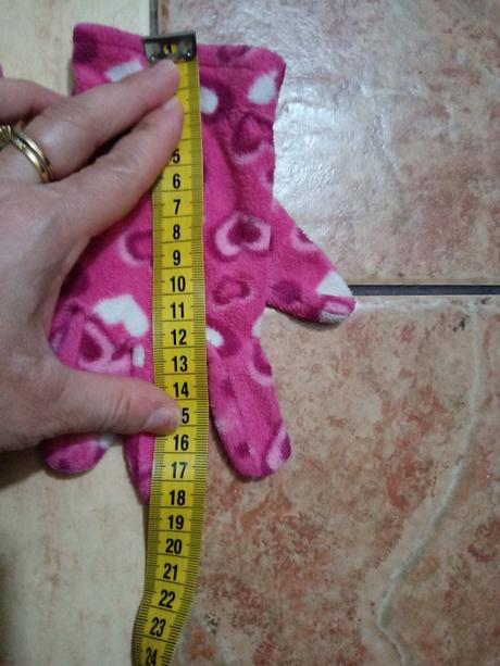 Dievčenska rukavice, 122