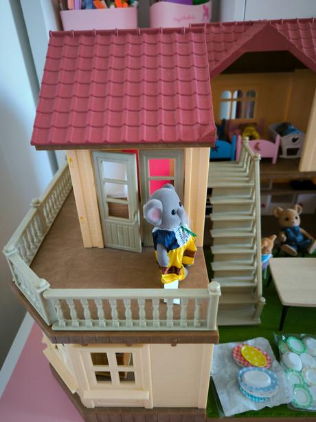 Sylvanian family domček s príslušenstvom,