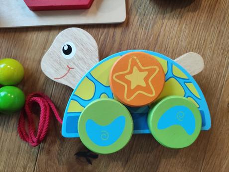 Drevena tahacia korytnacka,