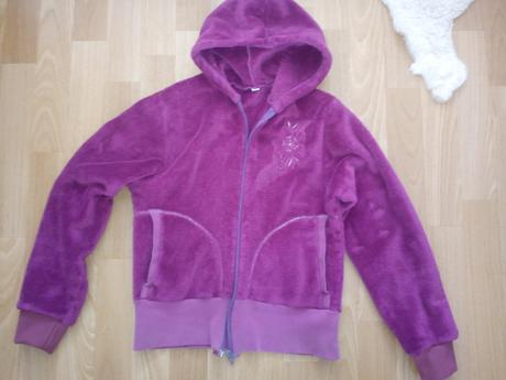 Fialovoružová mikina, 152