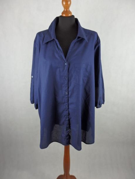 Tmavomodrá pekná blúzka, 54