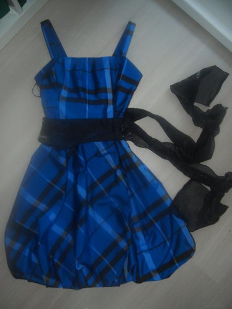 1x oblečené šaty, s