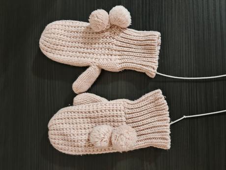 Pudrovo ružové rukavicky, 