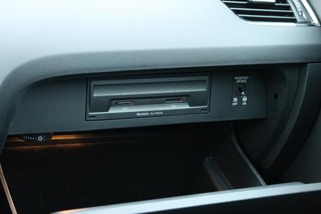 Škoda octavia combi 2.0 tdi style - bratislava, škoda