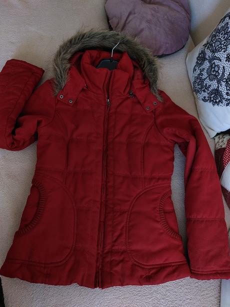 Vinovocervena vetrovka, gate,m