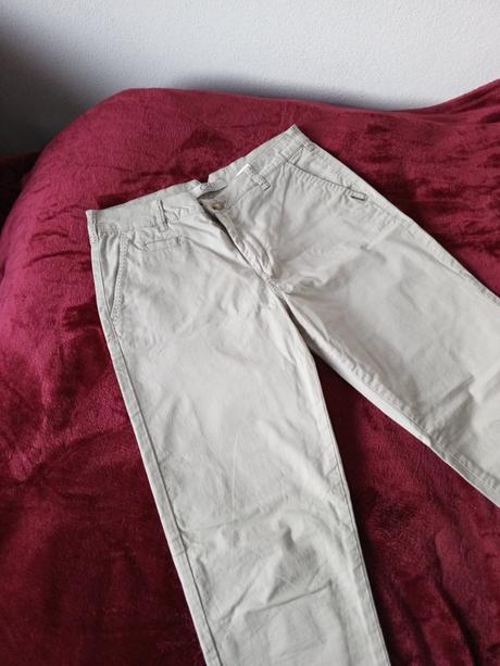 Bledé nohavice, clockhouse,34