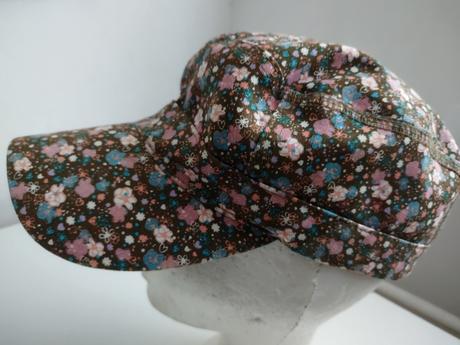 Kvietkovaná šiltovka, 158