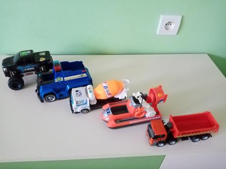 Kovové, plastové autá-19,20 cm,