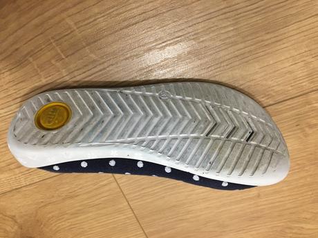 Dievčenské úzke papuče, 31