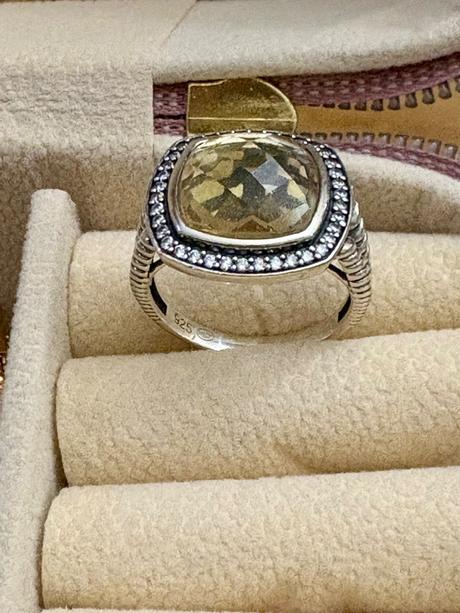 Masívny strieborný prsteň,