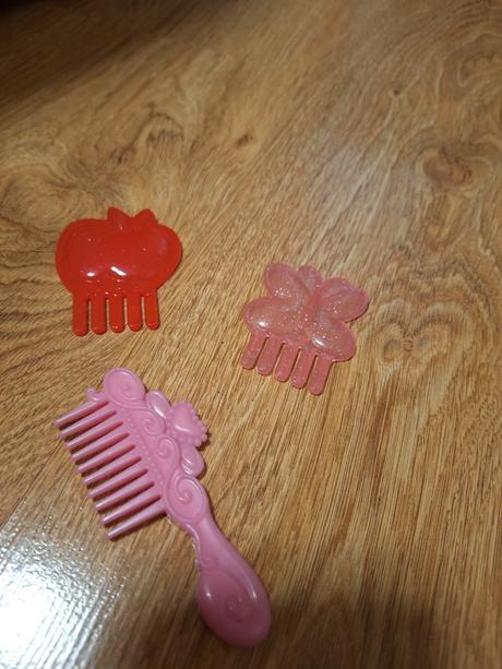Hrebene na bábiky/barbie,