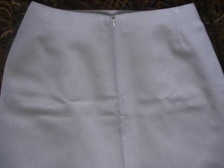 Fialový kostým, 38