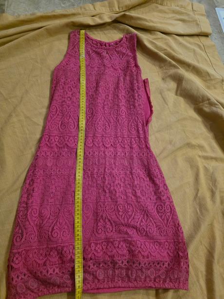 Cyklamenové šaty, 158