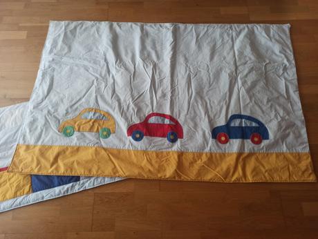 Vreckár na stenu, prehoz na posteľ + obliečky,