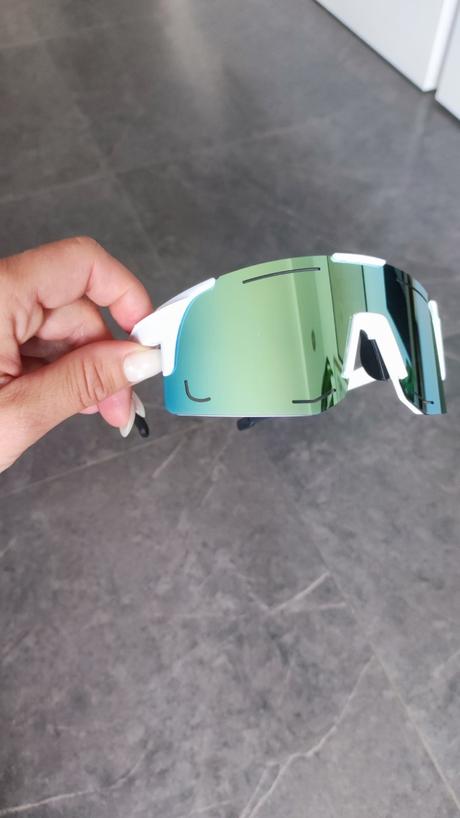 Športové slnečné okuliare zelené šošovky, 