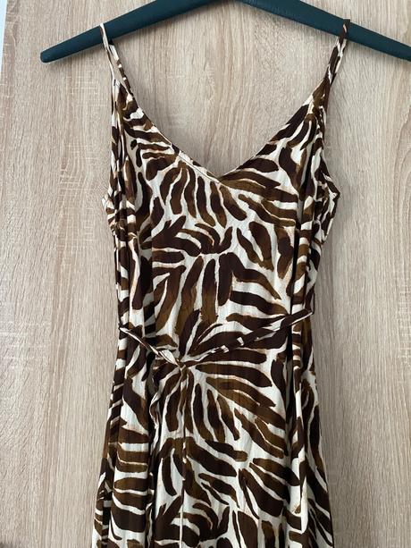 Letné šaty na ramienka s opaskom, m