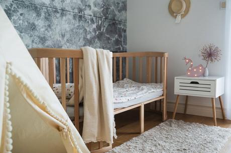 Rastúca postieľka 9v1 oval prírodná s matracom,