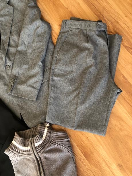 Pánsky oblek a sveter k tomu, 52