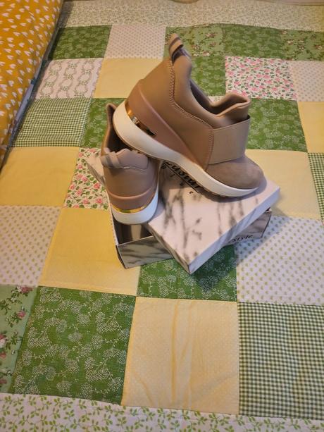 Predám dámske nové topanky, 37