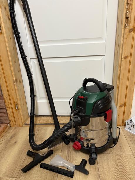 Vysávač - tepovač,