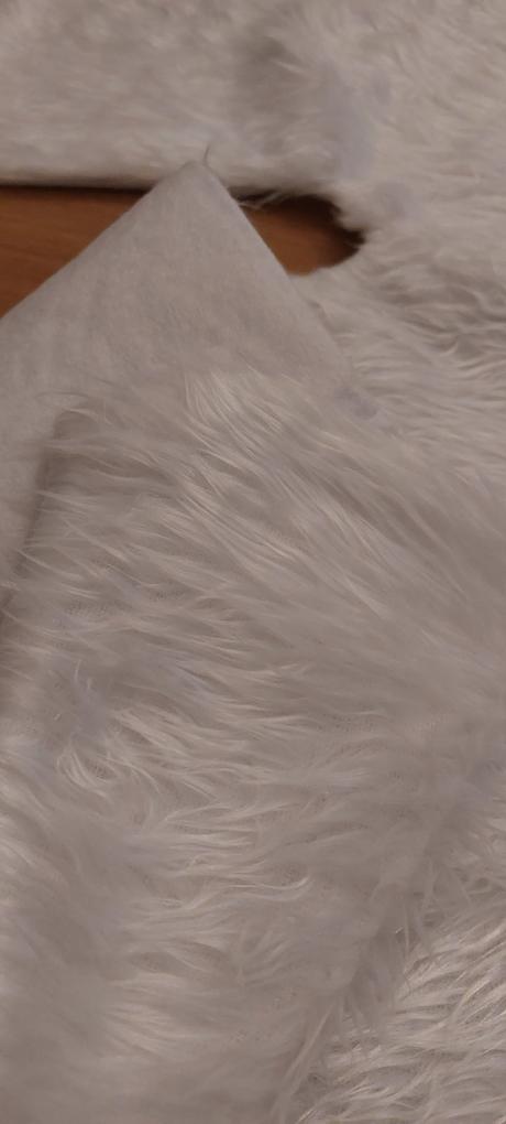 Kožušina pod vianočný stromček, 