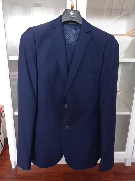 Oblek tmavomodrý, 182