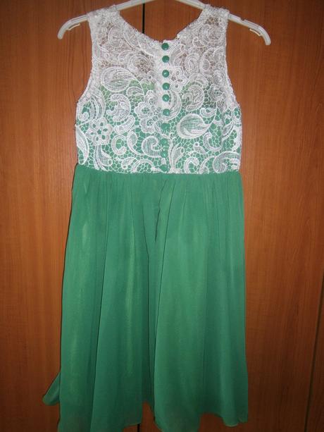 Zelenobiele dievčenské spoločenské šaty, 134