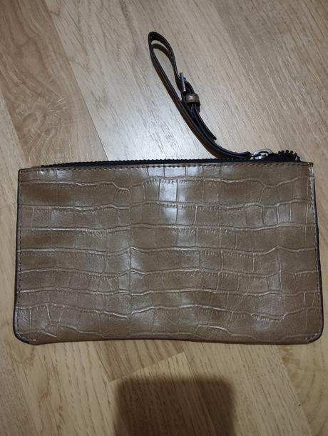 Mala taška so ruky, mango