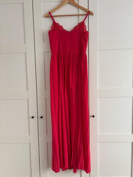 Spoločenské šaty, 36