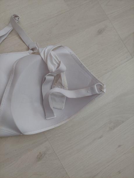 Podprsenka 100 d, 100d