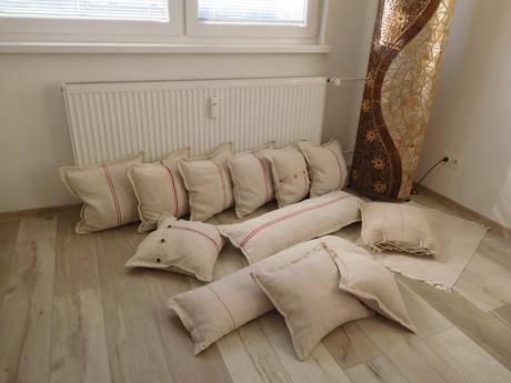 Vankúše menšie , vačšie, podlhovasté,, 