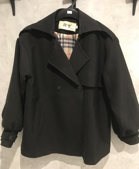 Krátky plášť, 42