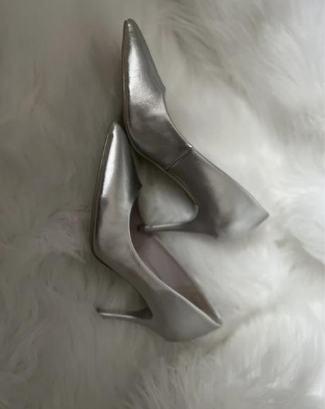 Strieborné lodičky, 35