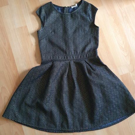 Tmavomodré šaty so zlatym, 164