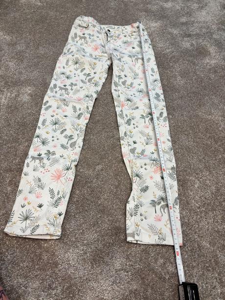 Biele nohavice s obrazkami, 146