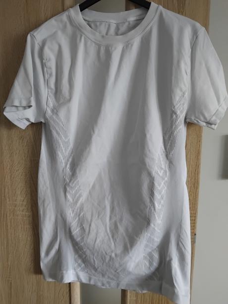 Strhujúce tricko, s