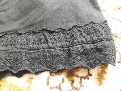 Čierna mini sukňa, 110