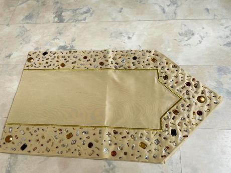 Luxusný obrus s kamienkami, 