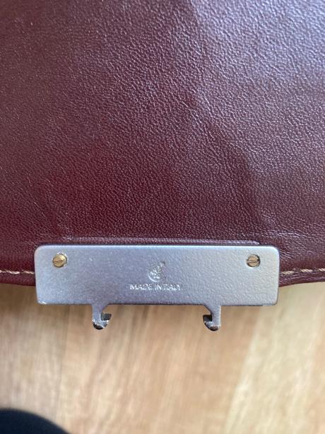 Hnedá kožená aktovka, 