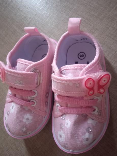 Dievčenské tenisky, 20