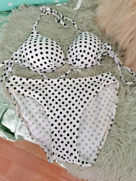 Bodkované bikiny, l