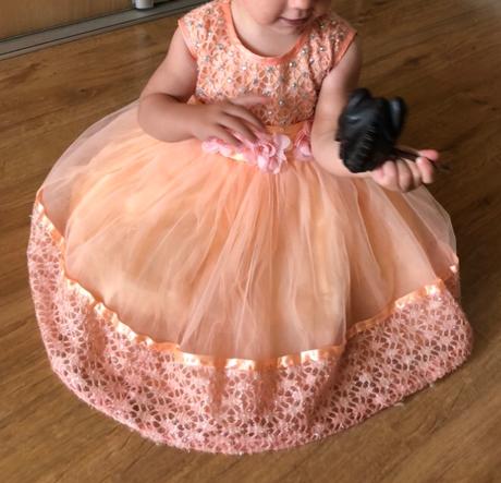 Slávnostné šatky, 74