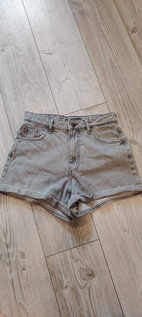Krátke šortky, bershka,36