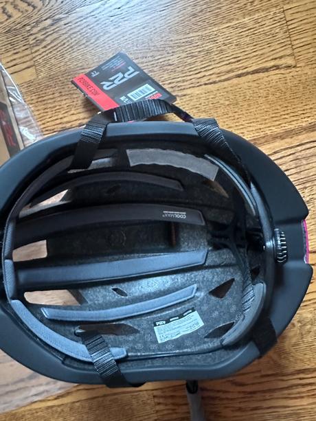 Ciklisticka prilba, m