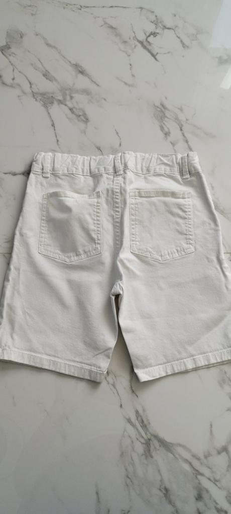 Šortky, f&f,134