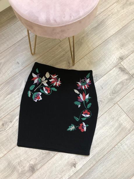 Damska /dievčenská čierna sukna, amisu,m