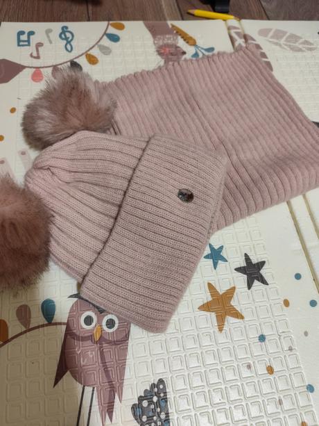 Čiapka a nákrčník na predaj, 116